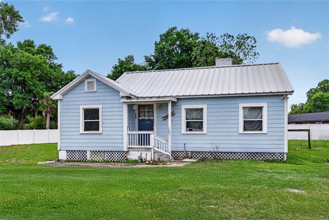 431 EDGEWATER AVENUE, Umatilla, FL 32784