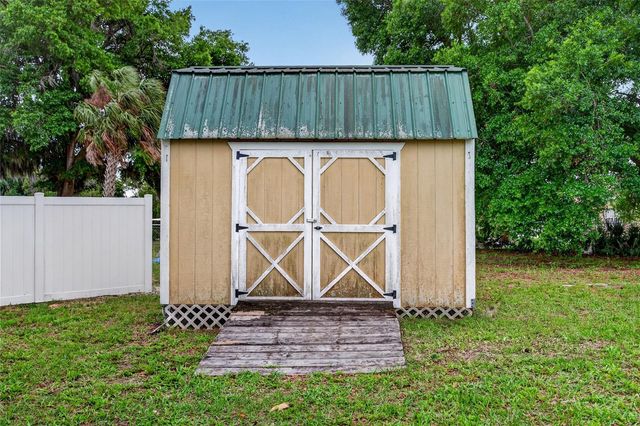 431 EDGEWATER AVENUE, Umatilla, FL 32784