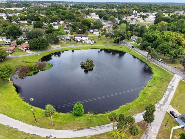 431 EDGEWATER AVENUE, Umatilla, FL 32784