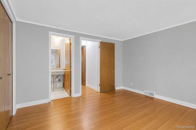32229 Cambridge Drive, Warren, MI 48093