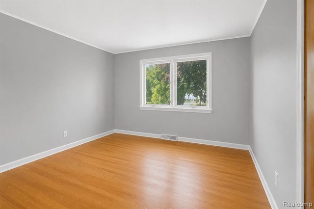 32229 Cambridge Drive, Warren, MI 48093
