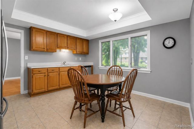 32229 Cambridge Drive, Warren, MI 48093