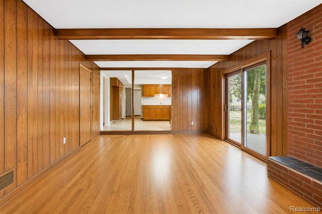 32229 Cambridge Drive, Warren, MI 48093