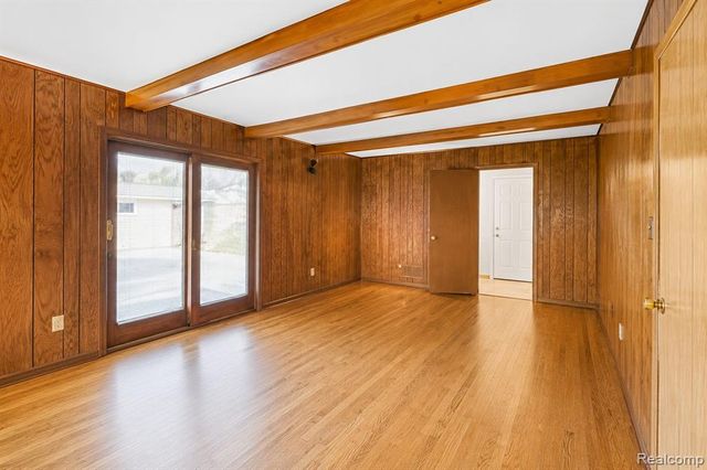 32229 Cambridge Drive, Warren, MI 48093