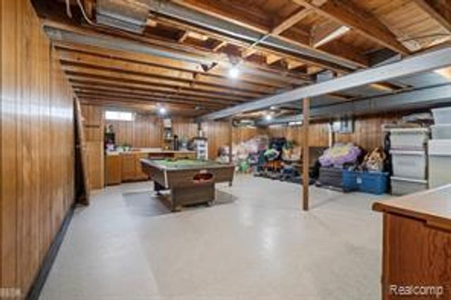 32229 Cambridge Drive, Warren, MI 48093