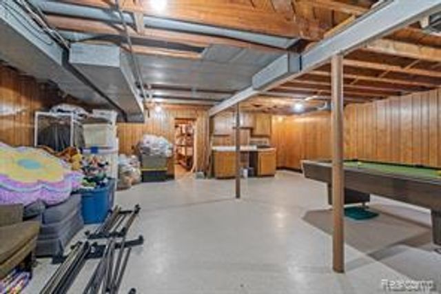 32229 Cambridge Drive, Warren, MI 48093