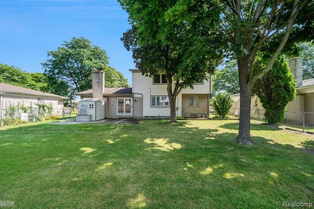 32229 Cambridge Drive, Warren, MI 48093
