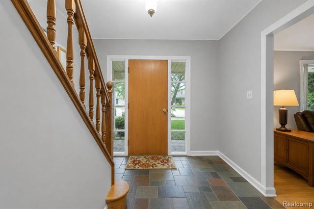 32229 Cambridge Drive, Warren, MI 48093