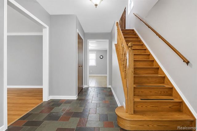 32229 Cambridge Drive, Warren, MI 48093