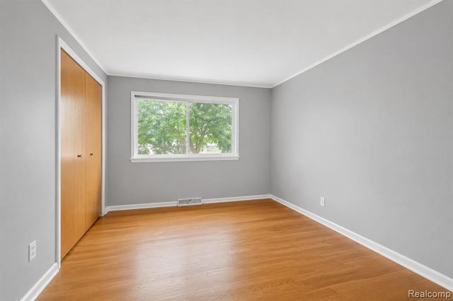 32229 Cambridge Drive, Warren, MI 48093