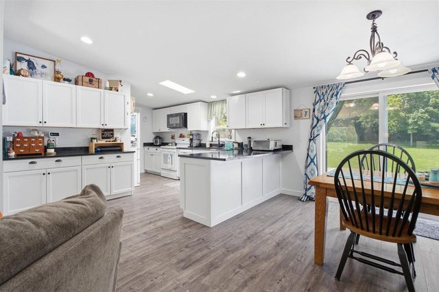 643 S MILL STREET, Hortonville, WI 54944
