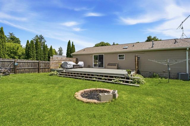 643 S MILL STREET, Hortonville, WI 54944