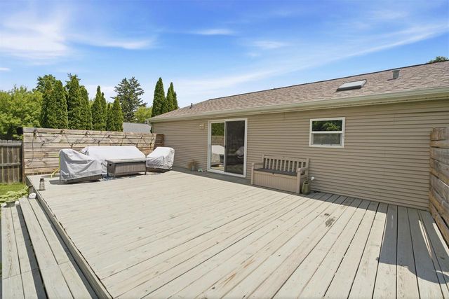 643 S MILL STREET, Hortonville, WI 54944