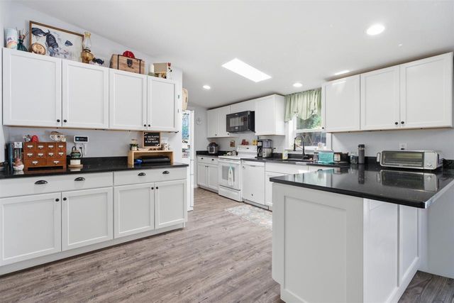 643 S MILL STREET, Hortonville, WI 54944