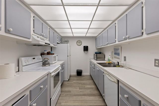 255 DOLPHIN POINT 513, Clearwater Beach, FL 33767