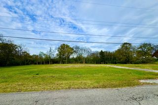 1705C River Dr, Nashville, TN 37218