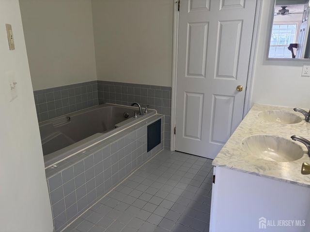 14 Prestwick Way, Edison, NJ 08820