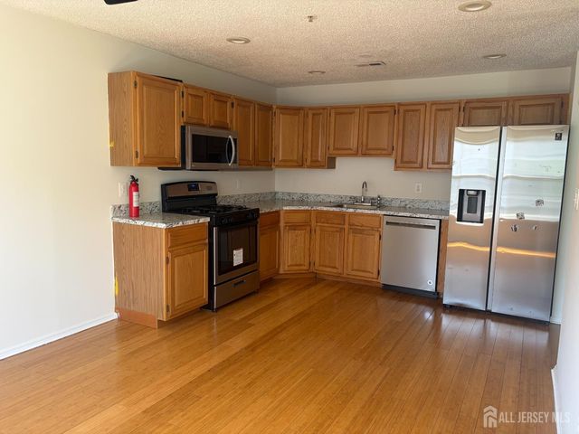 14 Prestwick Way, Edison, NJ 08820