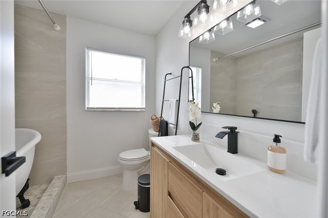 912 Entrada DR S, Fort Myers, FL 33919