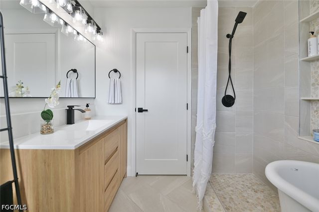 912 Entrada DR S, Fort Myers, FL 33919