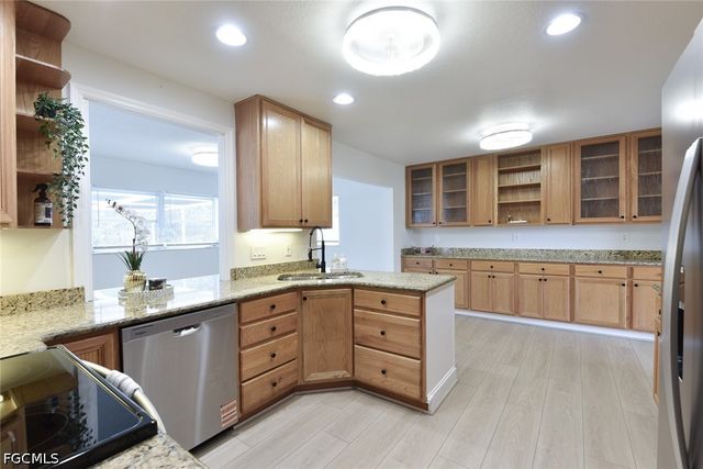 912 Entrada DR S, Fort Myers, FL 33919