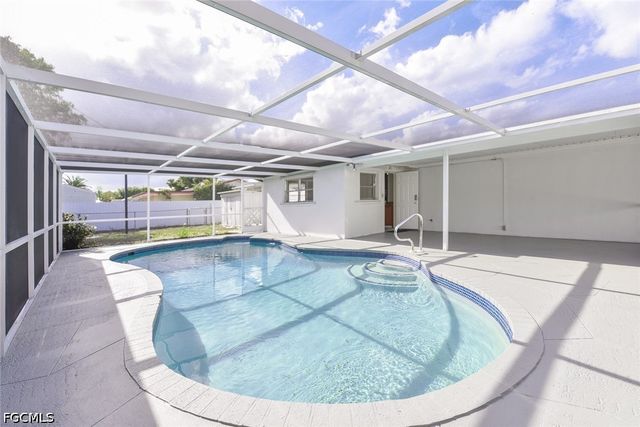 912 Entrada DR S, Fort Myers, FL 33919