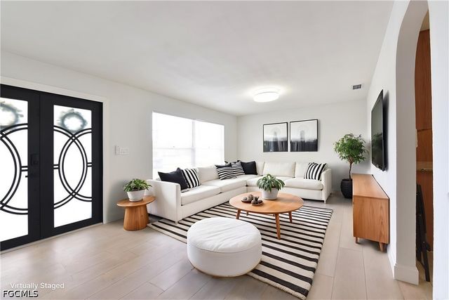 912 Entrada DR S, Fort Myers, FL 33919