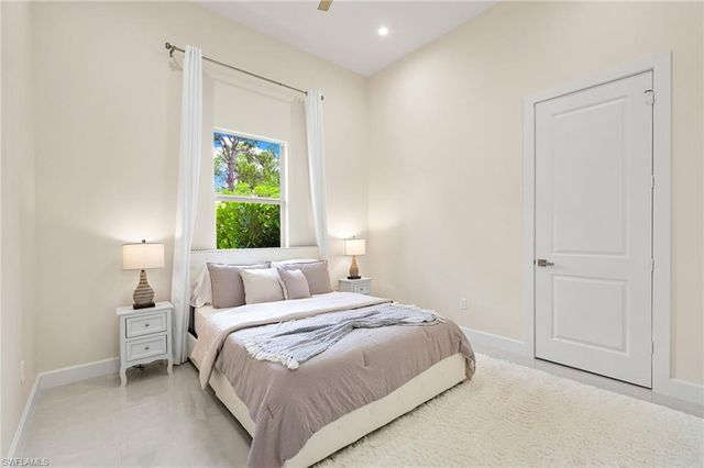 379 25th ST NW, Naples, FL 34120