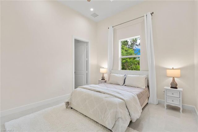 379 25th ST NW, Naples, FL 34120