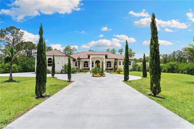 379 25th ST NW, Naples, FL 34120