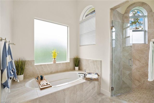379 25th ST NW, Naples, FL 34120