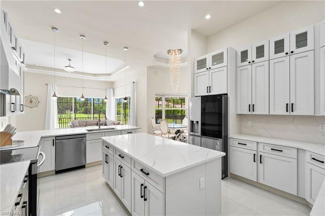 379 25th ST NW, Naples, FL 34120
