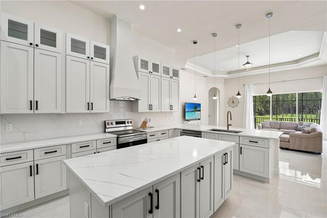 379 25th ST NW, Naples, FL 34120
