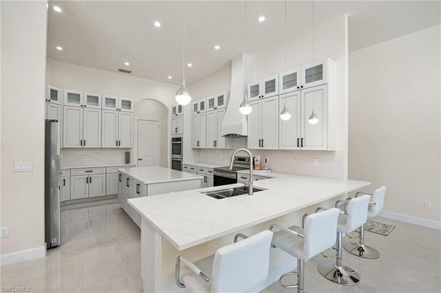 379 25th ST NW, Naples, FL 34120