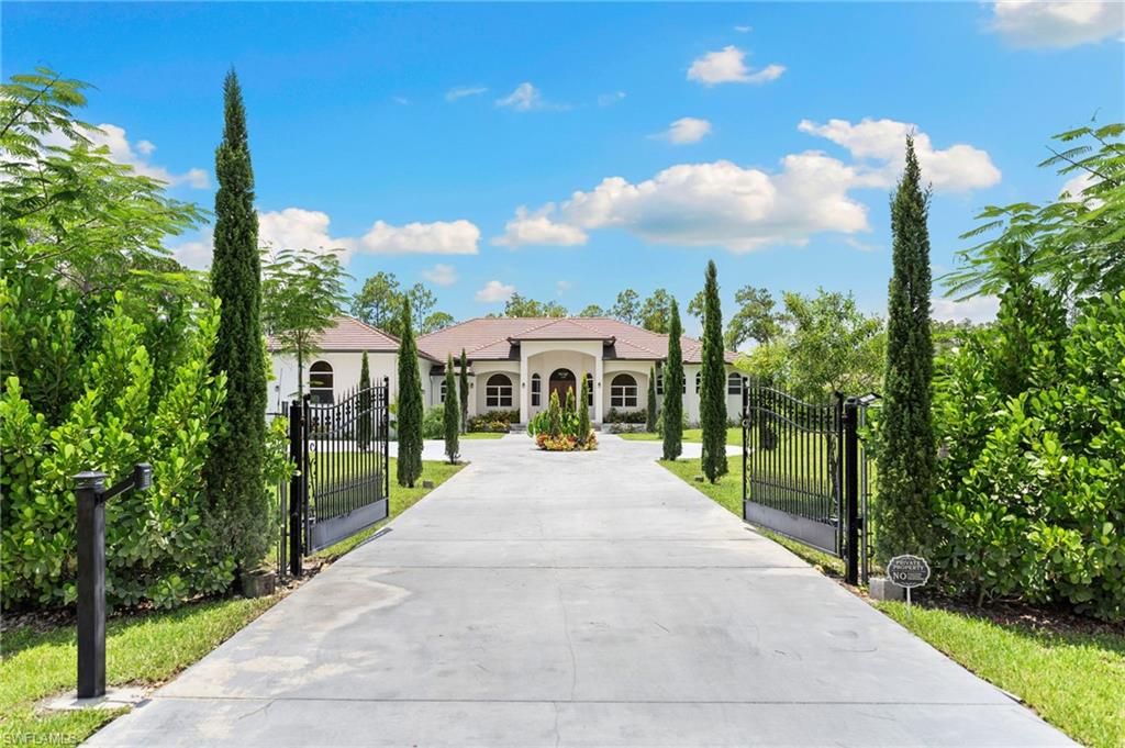 379 25th ST NW, Naples, FL 34120