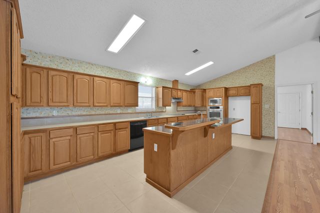 121 Magnolia Boulevard, New Caney, TX 77357