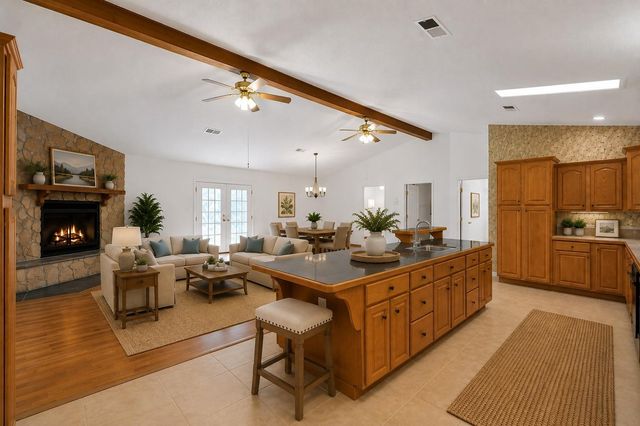 121 Magnolia Boulevard, New Caney, TX 77357