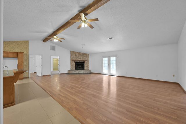 121 Magnolia Boulevard, New Caney, TX 77357