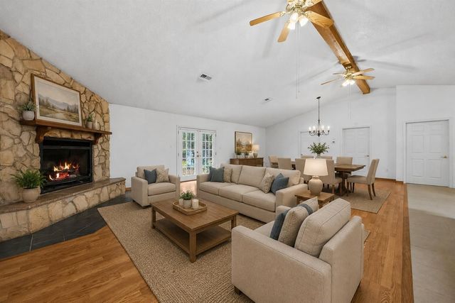121 Magnolia Boulevard, New Caney, TX 77357