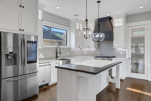 914 Robbie Street, Houston, TX 77009