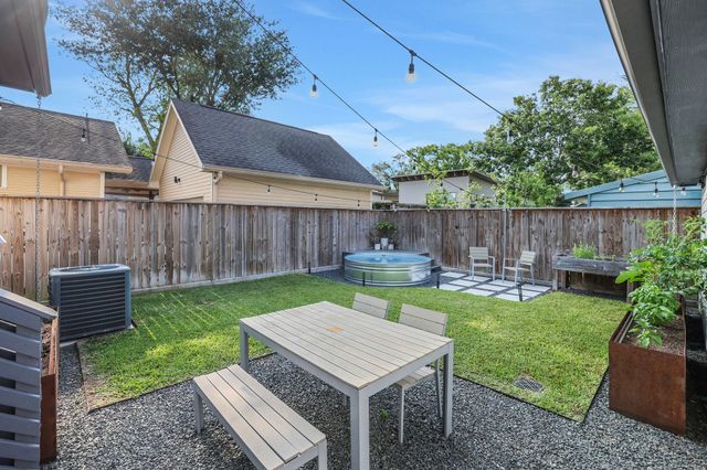 914 Robbie Street, Houston, TX 77009