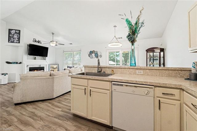 3421 Glen Lyon Drive, Winston-salem, NC 27103