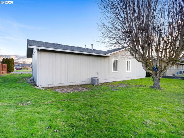 3220 MIDWAY Rd, Hood River, OR 97031