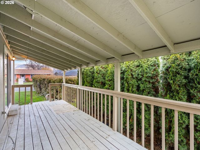 3220 MIDWAY Rd, Hood River, OR 97031