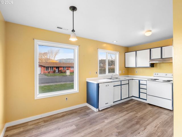 3220 MIDWAY Rd, Hood River, OR 97031