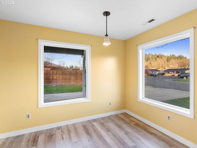 3220 MIDWAY Rd, Hood River, OR 97031