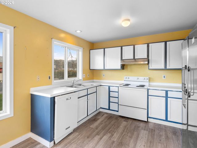 3220 MIDWAY Rd, Hood River, OR 97031