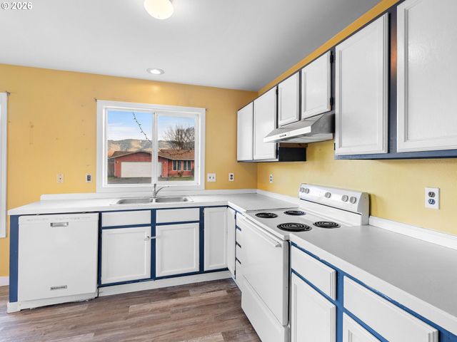 3220 MIDWAY Rd, Hood River, OR 97031