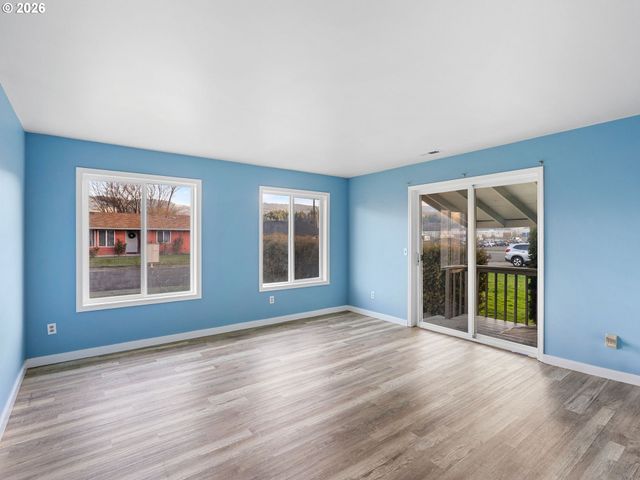 3220 MIDWAY Rd, Hood River, OR 97031