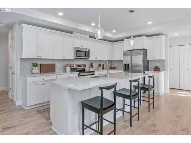 16609 Sw BOTANY BAY Ln, Portland, OR 97224